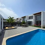 Trevo House - With Private Pool Bicas