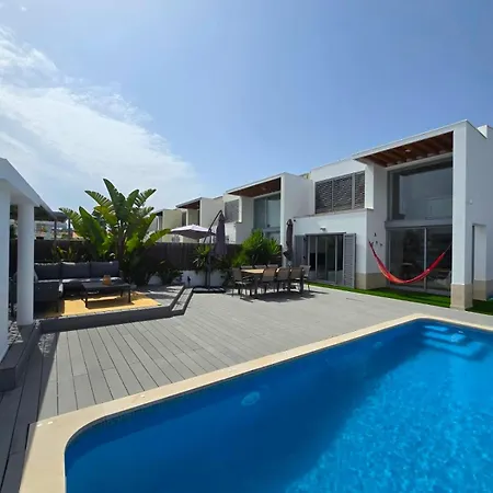 Trevo House - With Private Pool Bicas