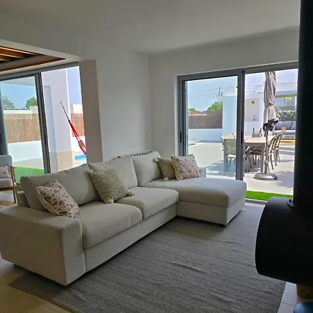 Дом отдыха Trevo House - With Private Pool