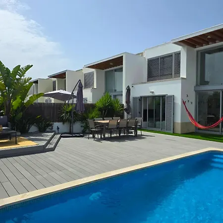 Trevo House - With Private Pool Bicas