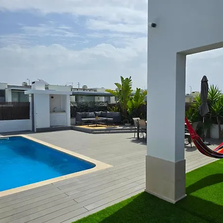 Trevo House - With Private Pool Bicas