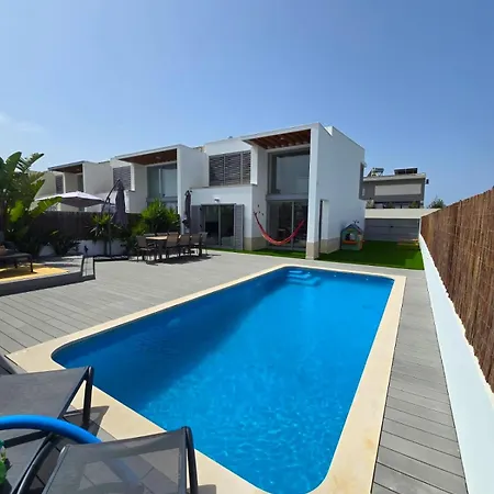 Σπίτι διακοπών Trevo House - With Private Pool Bicas