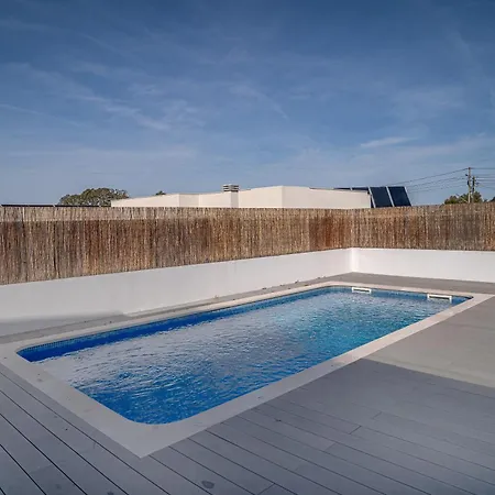 Trevo House - With Private Pool Casa de Férias Bicas