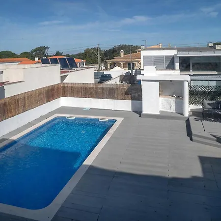 Trevo House - With Private Pool Bicas