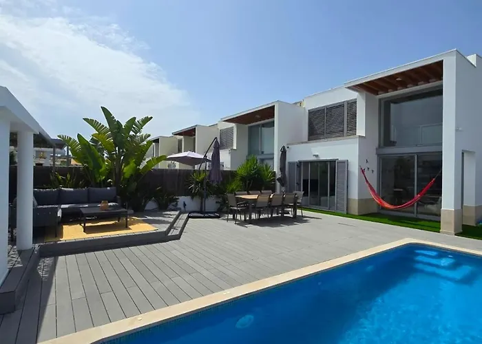 Trevo House - With Private Pool Bicas