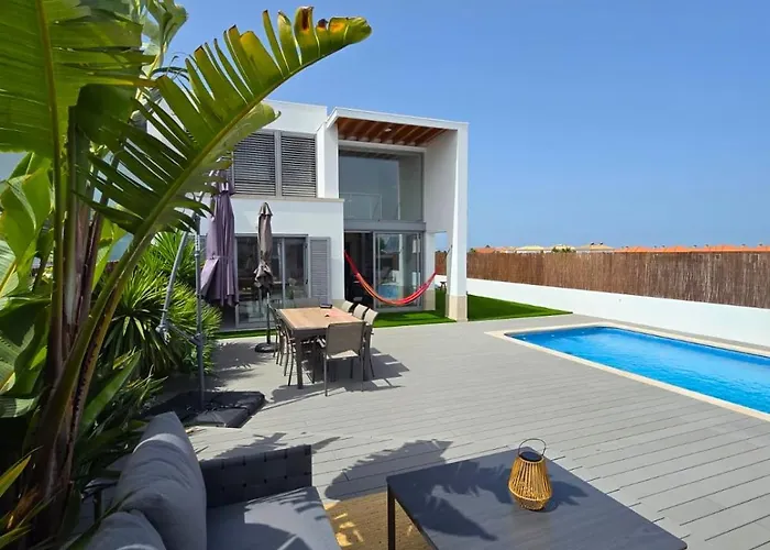 Trevo House - With Private Pool בית נופש *