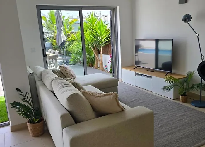 Trevo House - With Private Pool * Bicas