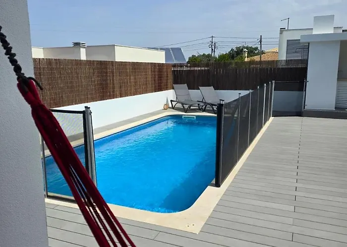 בית נופש Trevo House - With Private Pool Bicas