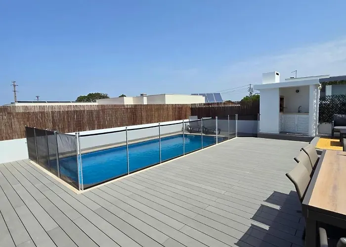 Trevo House - With Private Pool בית נופש Bicas