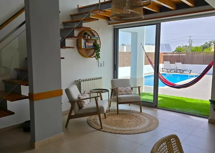 בית נופש Trevo House - With Private Pool