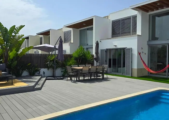 Trevo House - With Private Pool Bicas