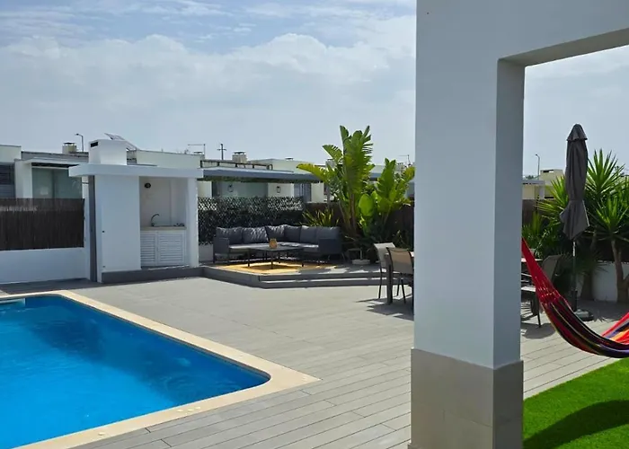 Trevo House - With Private Pool Bicas