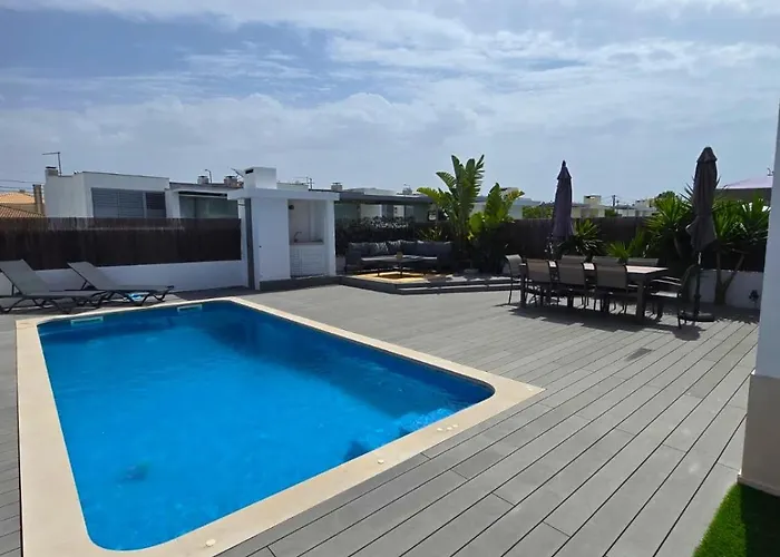 Trevo House - With Private Pool * Bicas