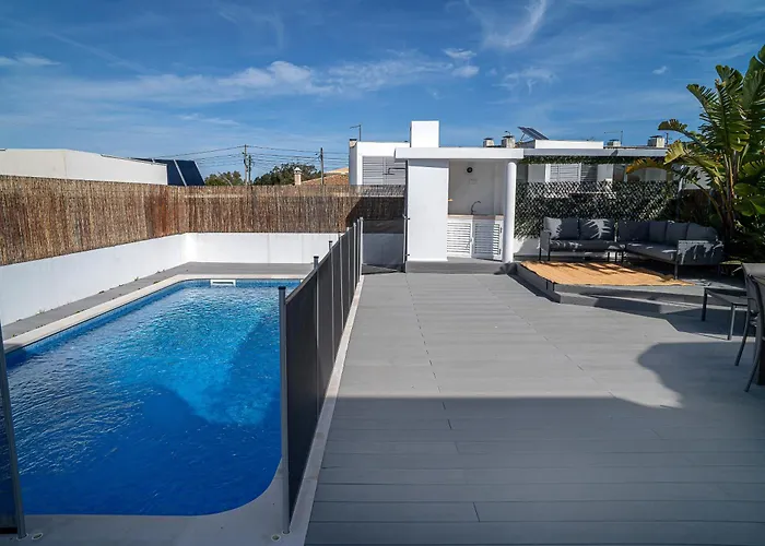 Feriehus Trevo House - With Private Pool *