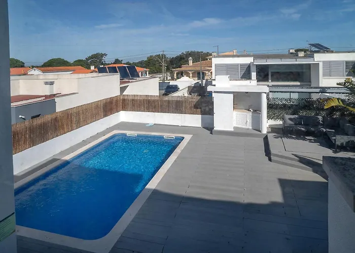 Trevo House - With Private Pool Bicas