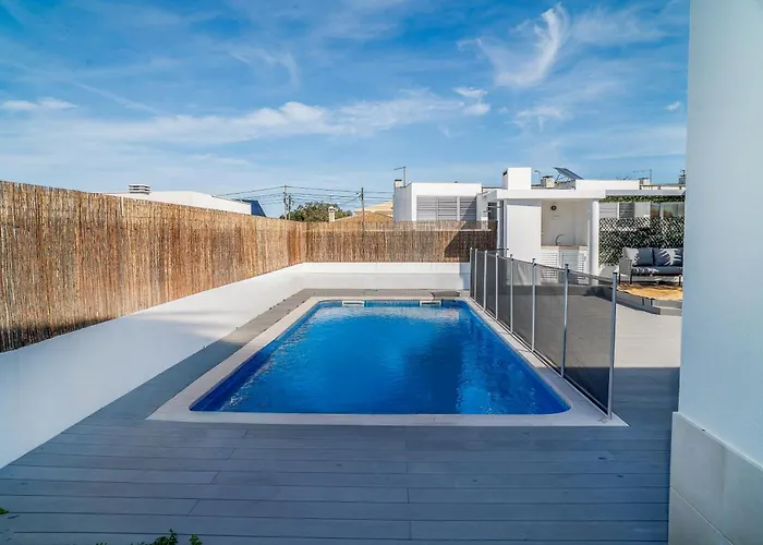 Trevo House - With Private Pool Bicas